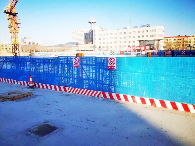 道路施工围挡